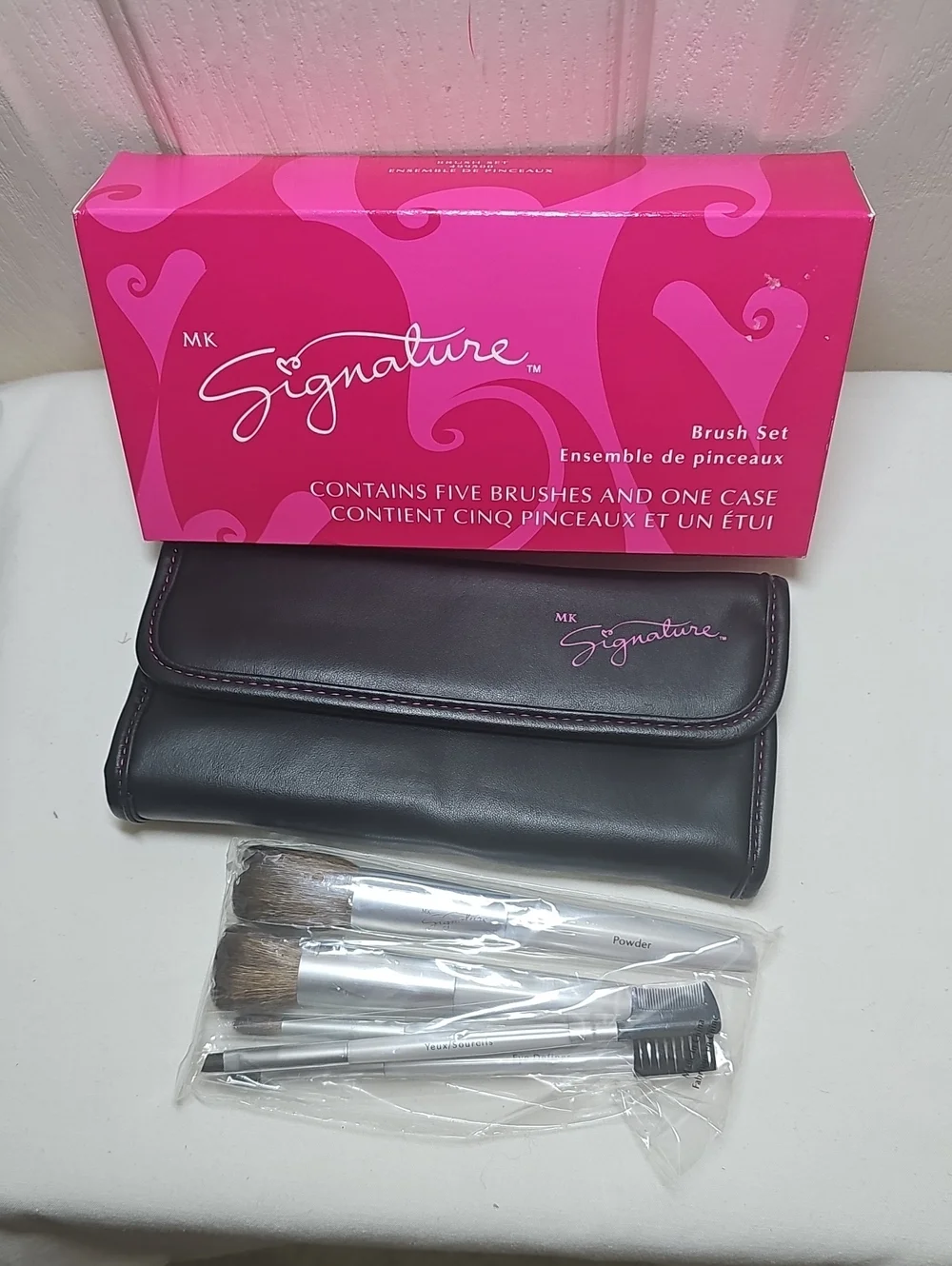 Mary Kay Signature Pink & Silver 5-Piece Makeup Brush Set with Case